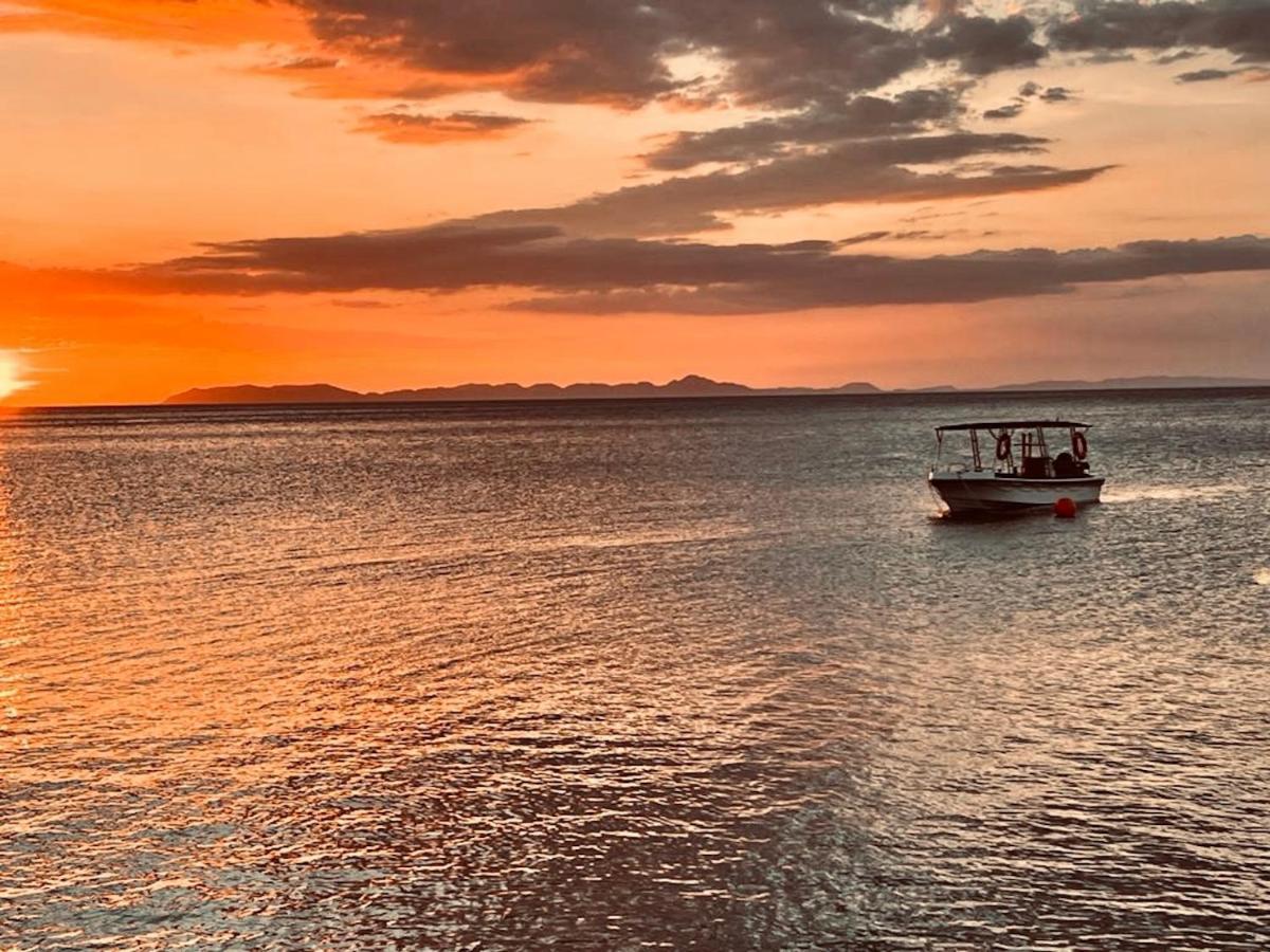 Amor Laut Мабини Экстерьер фото
